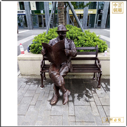 鑄銅關(guān)公 步行街頭看報(bào)人物雕塑